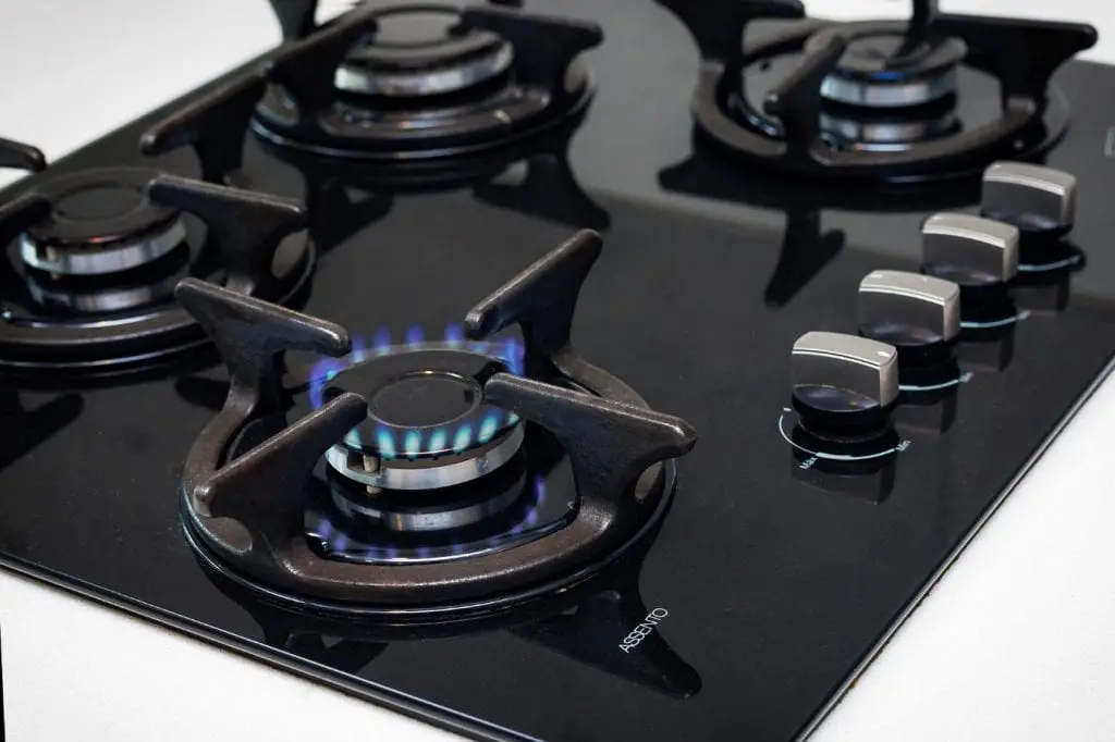 Easy Ways to Clean Your Kitchen Stove