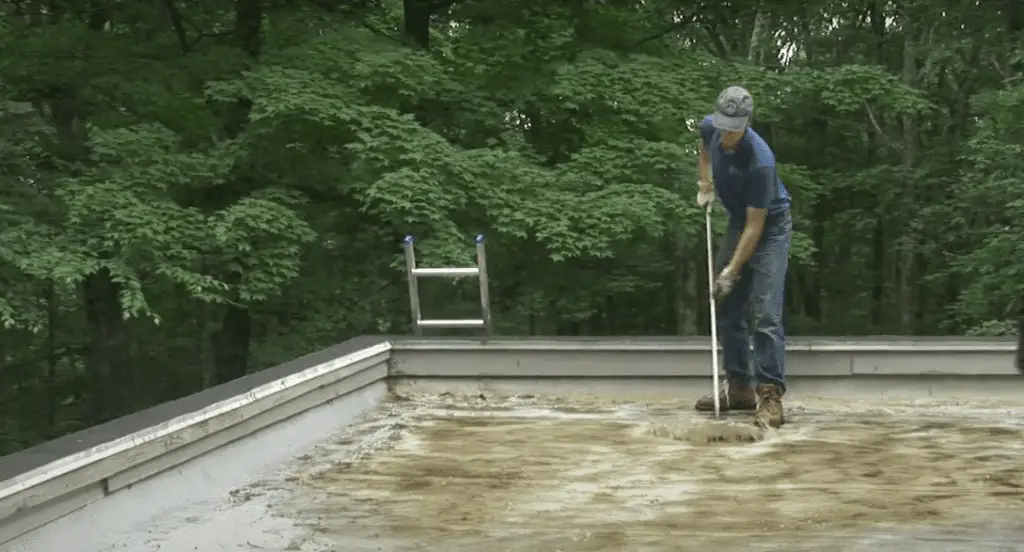 How to Remove Standing Water on Flat Roof