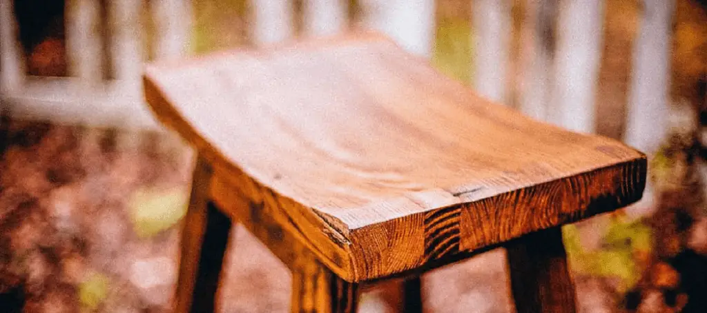 How to Remove Perfume Stains From Wood Furniture