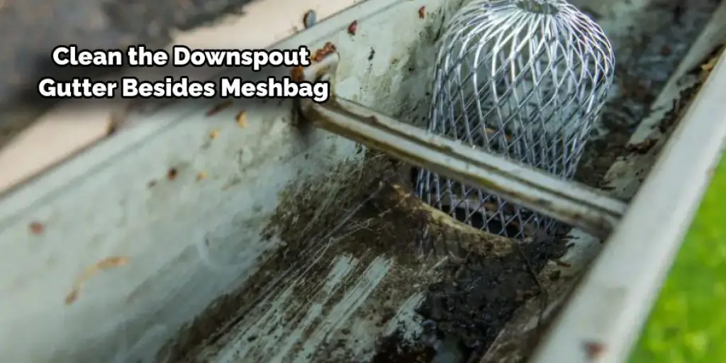 Clean the Downspout Gutter Besides Meshbag