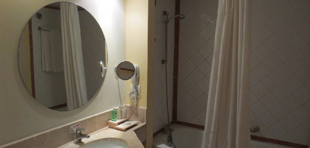 How to Remove Bathroom Mirror With Metal Clips