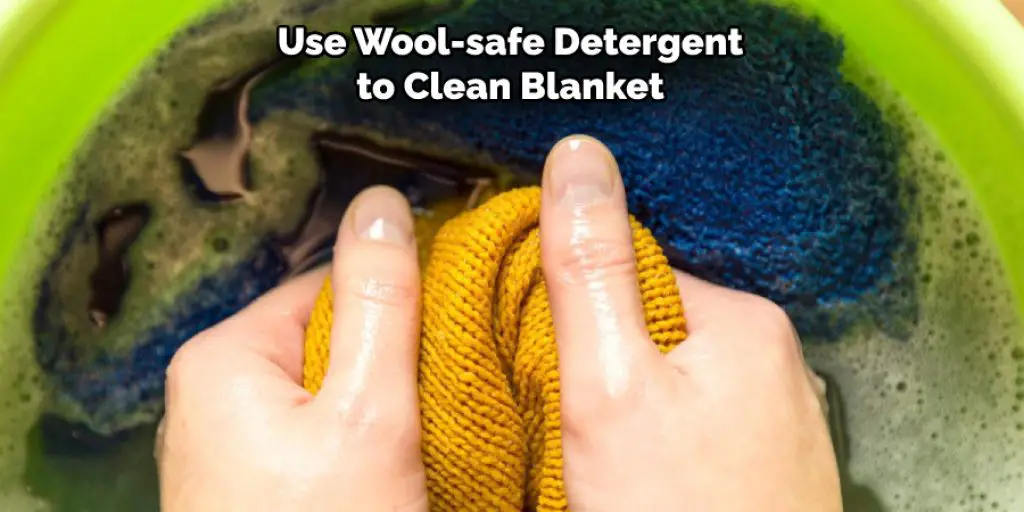 Use Wool-safe Detergent to Clean Blanket 