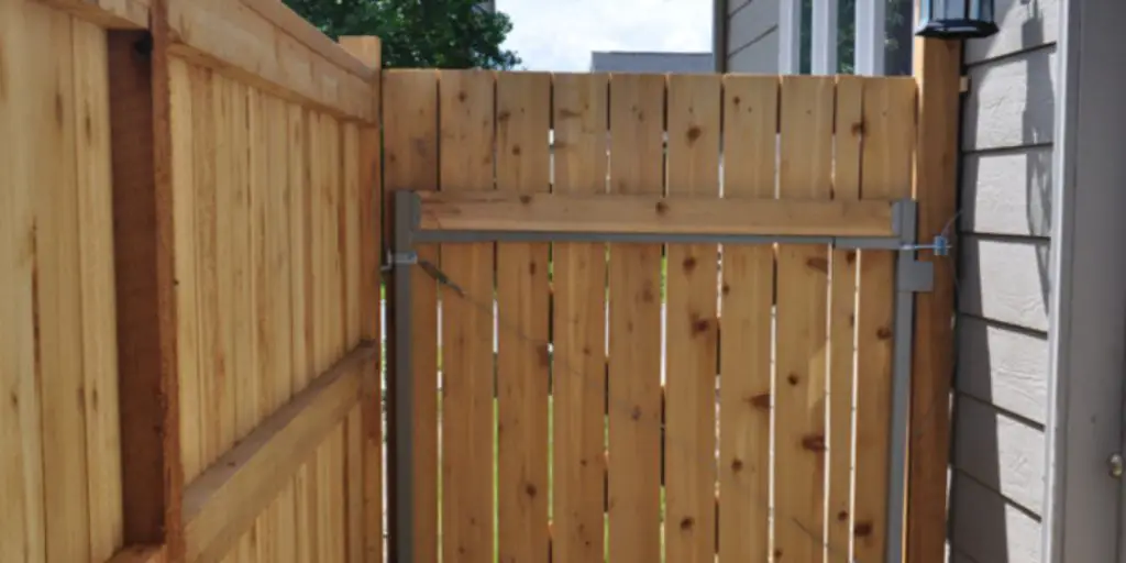 How to Attach Fence to House
