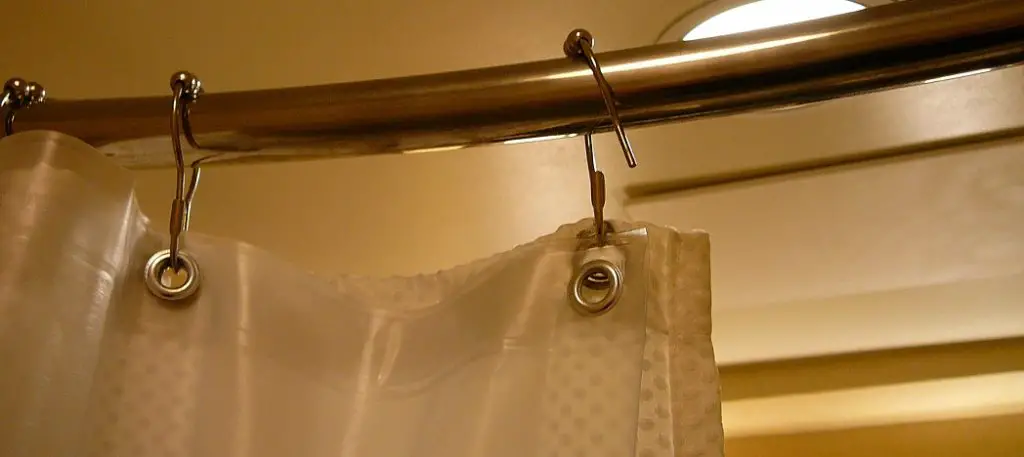 How to Cut Metal Curtain Rod