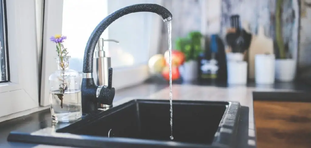 How to Keep Water From Splashing Out of Kitchen Sink