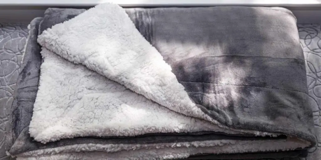 How to Keep a Sherpa Blanket Soft