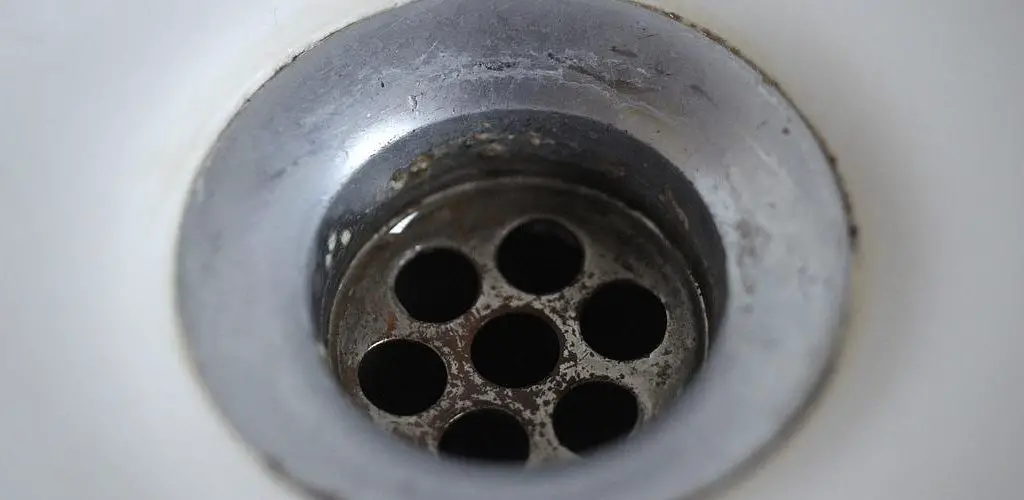 How to Remove Bathtub Drain Cover Without Screws