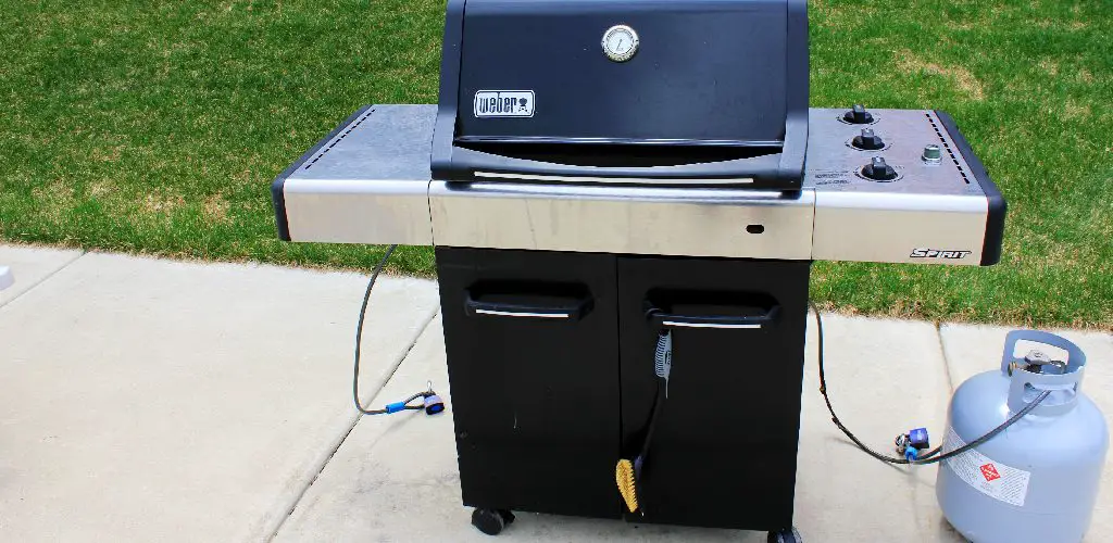 How to Remove Propane Tank From Weber Grill