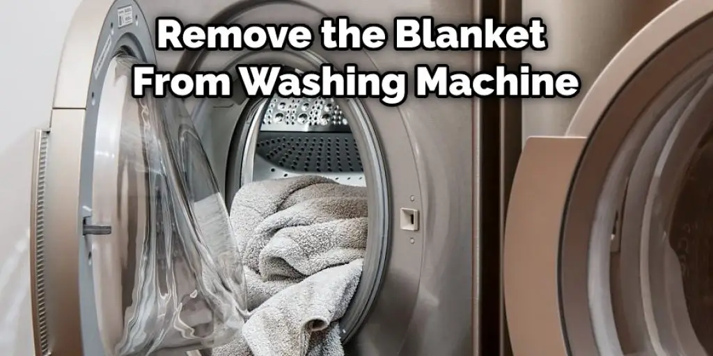 Remove the Blanket From Washing Machine