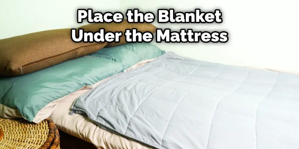  Place the Blanket  Under the Mattress