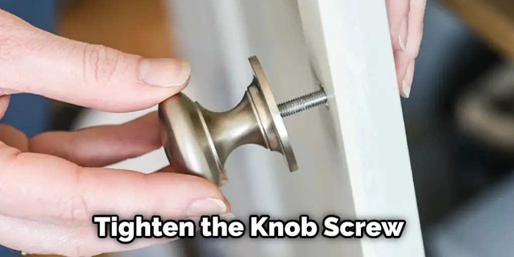 Tighten the Knob Screw